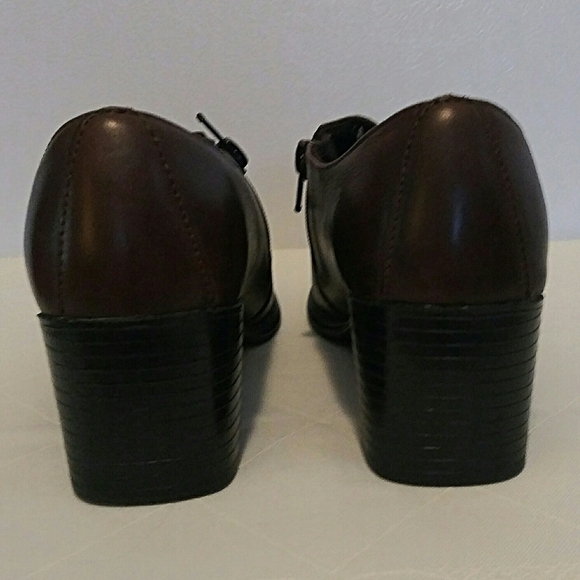 Thom McAn Dark Brown Leather Square Toe Stacked Heel Slip On Ankle Booties - Picture 7 of 8